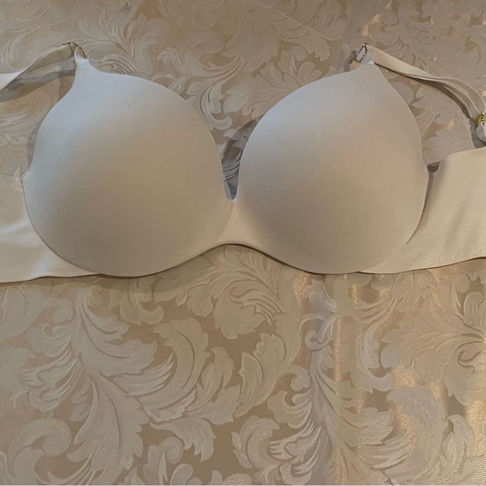 Victoria’s Secret “Incredible” Bra